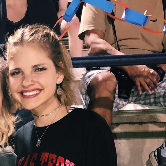 Meet your Posher, Claire - Picture 1 of 1